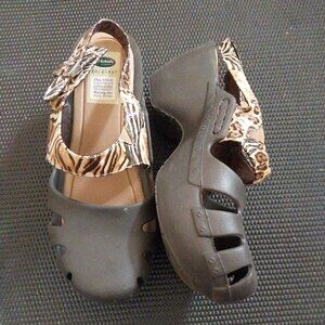 Dr Scholl gone funky clog